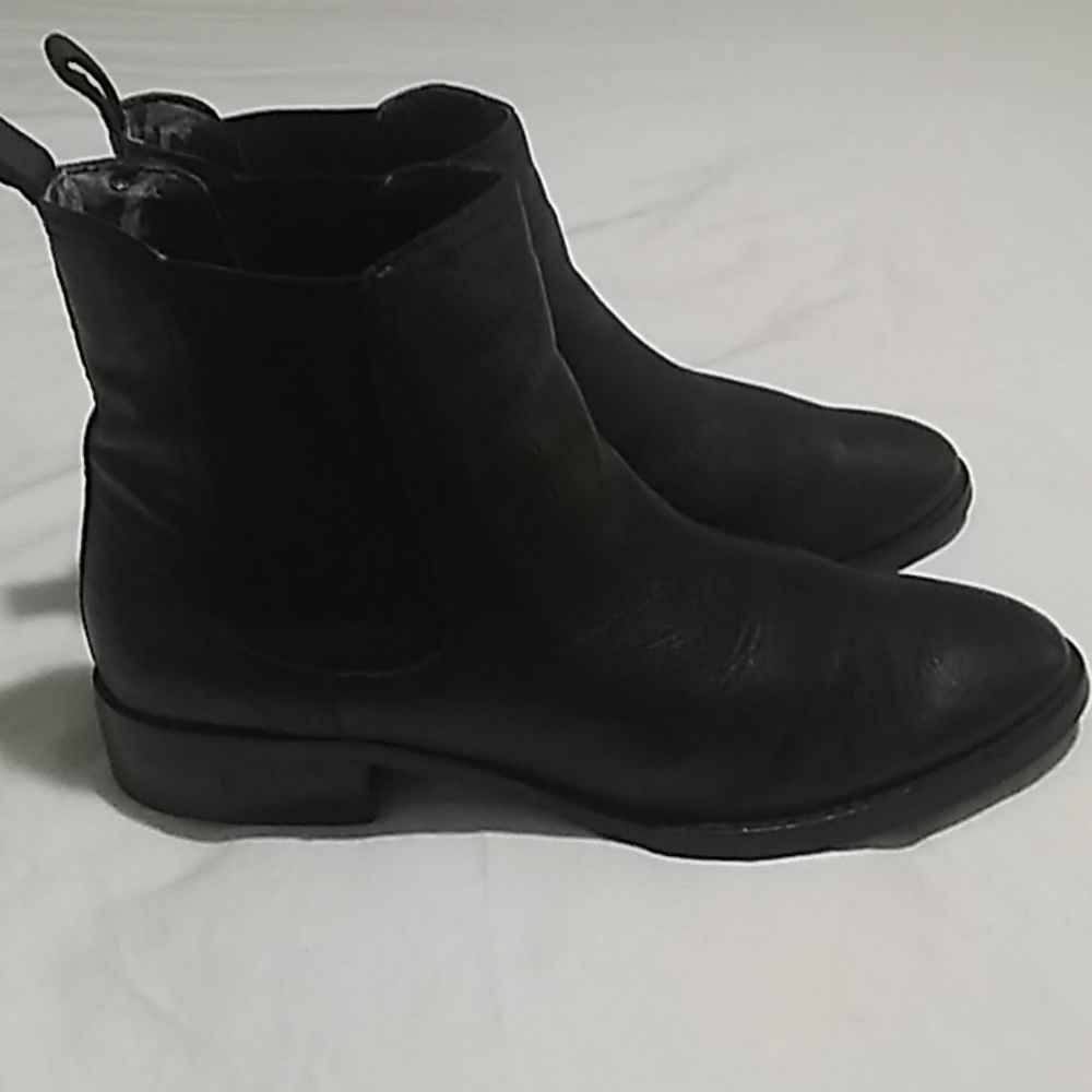 Boots - Picture 2 of 6
